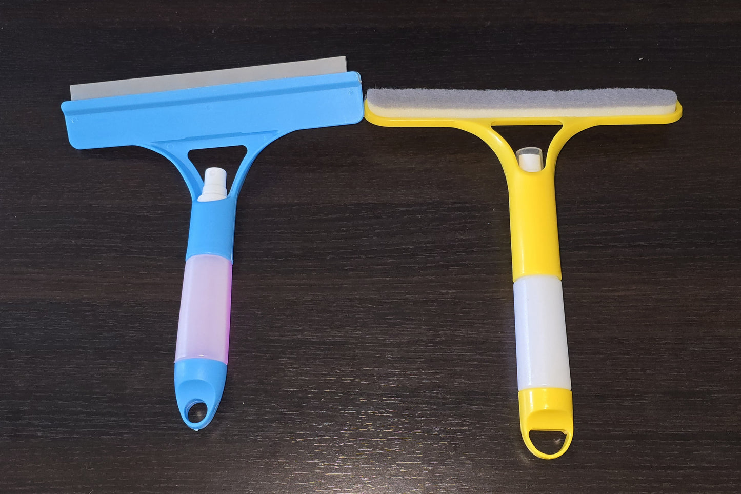 ⭐ Set curățenie: Ștergător cu pulverizator + Perie spații înguste – Doar 46 lei!