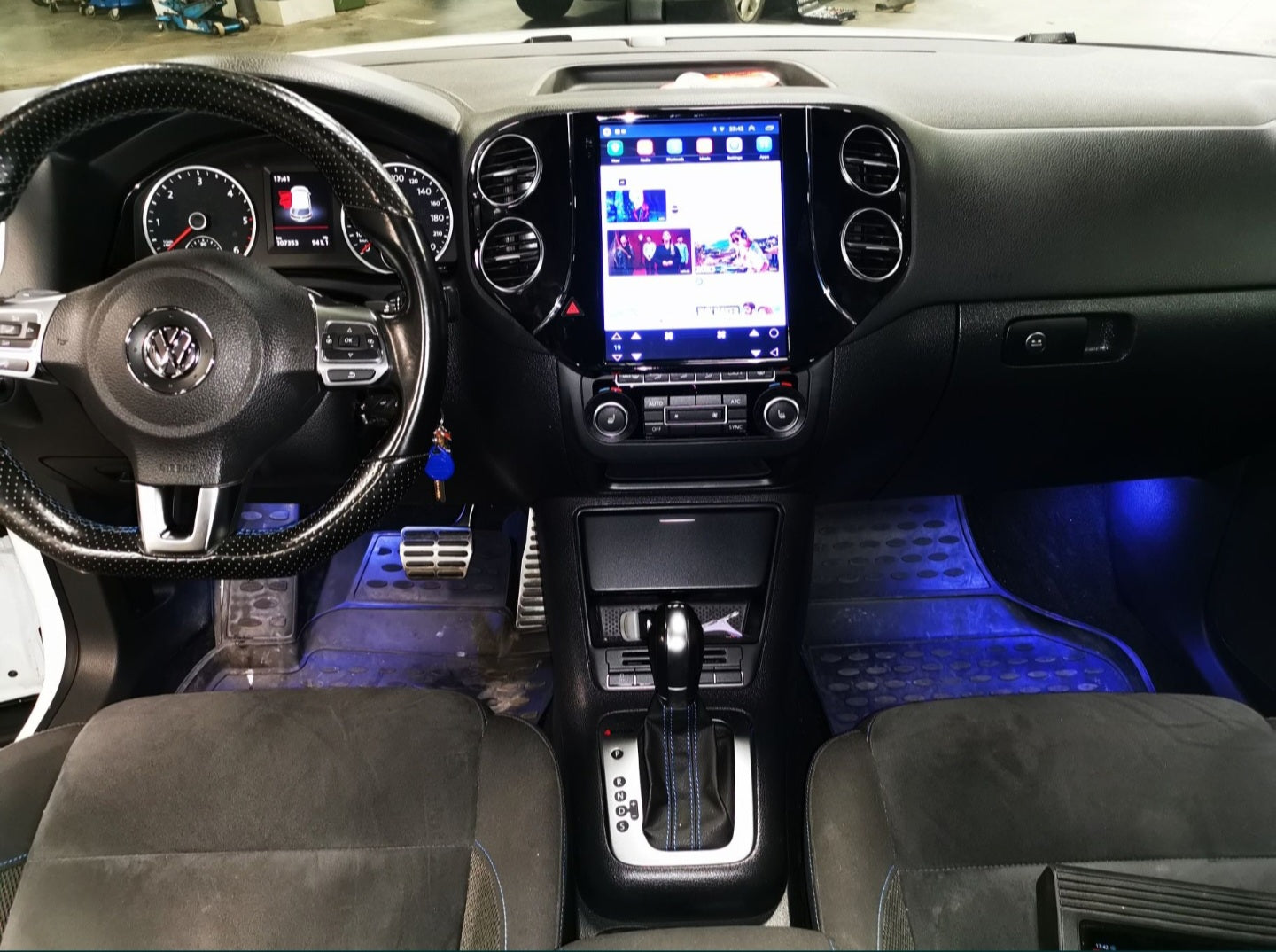 🚗 Navigație Android dedicată tip Tesla pentru VW Tiguan (2006–2016) + Cameră Marșarier Inclusă